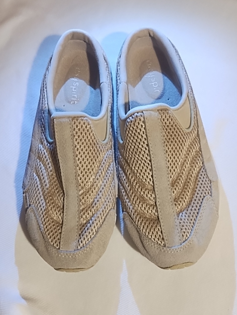Easy Spirit Women's Slip-On Mesh & Suede Sneakers in Beige VGC Size 6.